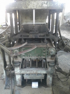 ขายเครื่องอัดอิฐบล๊อก พร้อมใช้งาน และบล๊อกหล่อท่อ หลายขนาด ครับ