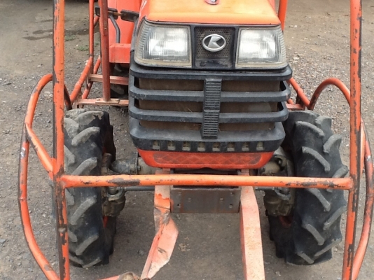 คูโบต้า B2410 4 WD 2 เพลา พร้อมโครงกันอ้อย ทำงาน 969  ชั่วโมง