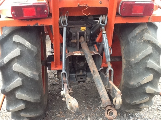 คูโบต้า B2410 4 WD 2 เพลา พร้อมโครงกันอ้อย ทำงาน 969  ชั่วโมง