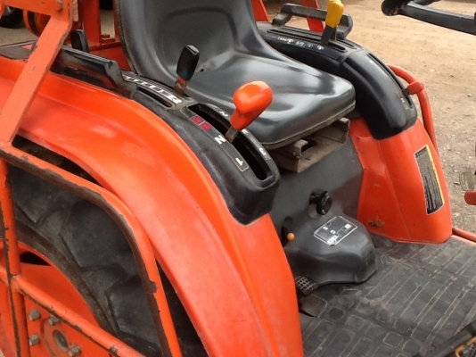 คูโบต้า B2410 4 WD 2 เพลา พร้อมโครงกันอ้อย ทำงาน 969  ชั่วโมง