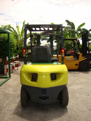 ขายรถโฟล์คลิฟท์  KOMATSU  FD20-16 (รุ่นใหม่ล่าสุด)  เครื่องยนต์ดีเซล  เกียร์ออโตเมติค  เสาสูง  3 เมตร  งา 1,350  มม. ยางตันใหม่