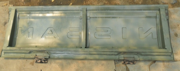 ฝาท้ายกระบะ 1 ชิ้น ดัสสัน 720