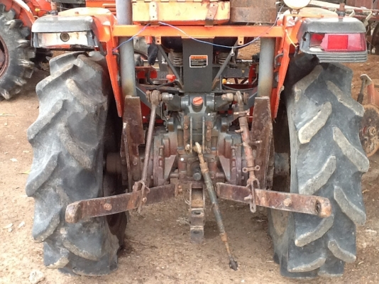 แทรกเตอร์คูโบต้า L2808 4 WD 2 เพลา ทำงาน 1129 ชั่วโมง เดิมๆ