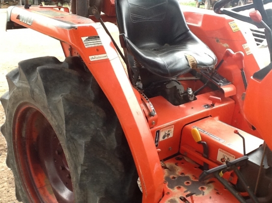 แทรกเตอร์คูโบต้า L2808 4 WD 2 เพลา ทำงาน 1129 ชั่วโมง เดิมๆ