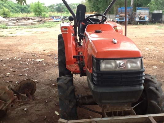 แทรกเตอร์คูโบต้า L2808 4 WD 2 เพลา ทำงาน 1129 ชั่วโมง เดิมๆ