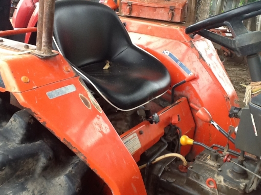 คูโบต้า L2605 4 wd 2  เพลา ตัวเปล่าตามสภาพเครื่องดี เกียร์ดี