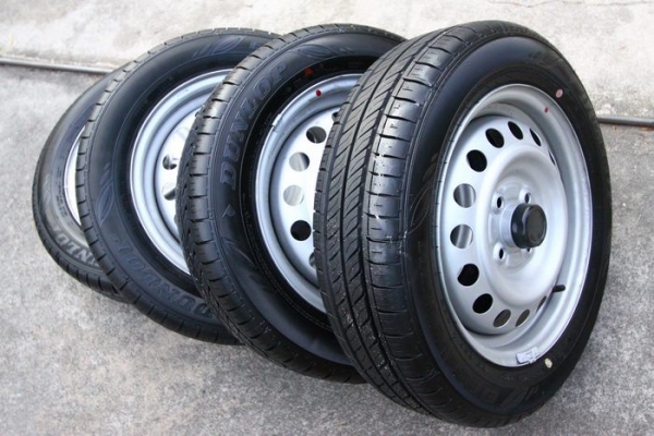 กะทะ14 4รู100 + ยาง Dunlop 165/65/14 ปลายปี12 เส้นขาวๆคมๆเลย