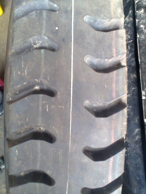 ขายยางสิบล้อหนึ่งเส้นครับยางใหม่เอี่ยมอ่อง