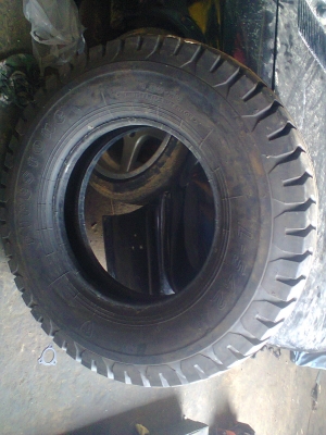 ขายยางสิบล้อหนึ่งเส้นครับยางใหม่เอี่ยมอ่อง
