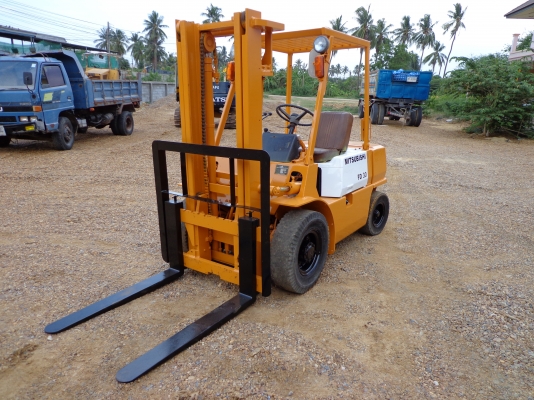 ขายรถยก MITSUBISHI FD30 เครื่องดีเซล ติดต่อคุณยุทธิ์ โทร. 081-9870866 คุณจิ๊ด โทร. 089-7949488