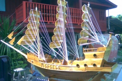 เรือไม้สักทั้งลำครับงานฝีมือสวยๆครับ ลำใหญ่ครับ