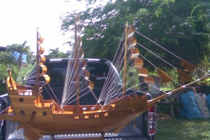 เรือไม้สักทั้งลำครับงานฝีมือสวยๆครับ ลำใหญ่ครับ