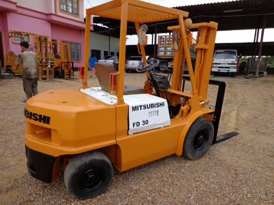 ขายรถยก MITSUBISHI FD30 เครื่องดีเซล ติดต่อคุณยุทธิ์ โทร. 081-9870866 คุณจิ๊ด โทร. 089-7949488