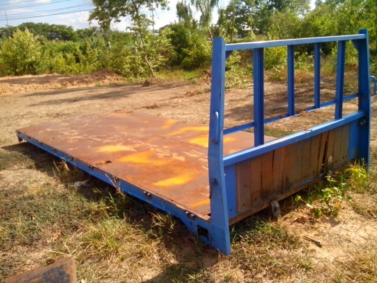 ขาย กระบะหกล้อNPR ไม่มีข้างเสริมยาว5เมตรพื้นไม้ปูเหล็ก