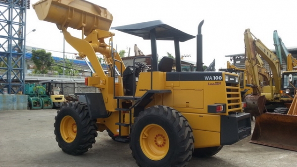 รถตักล้อยาง WA100-1-30175  รถนำเข้าจากญี่ปุ่น  ไม่เคยใช้งานในไทย  3,300 ชั่วโมง  ตรวจเช็คสภาพเสร็จเรียบร้อย พร้อมใช้งานได้ทันที  โทร.081-373-0559