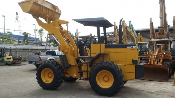 รถตักล้อยาง WA100-1-30175  รถนำเข้าจากญี่ปุ่น  ไม่เคยใช้งานในไทย  3,300 ชั่วโมง  ตรวจเช็คสภาพเสร็จเรียบร้อย พร้อมใช้งานได้ทันที  โทร.081-373-0559