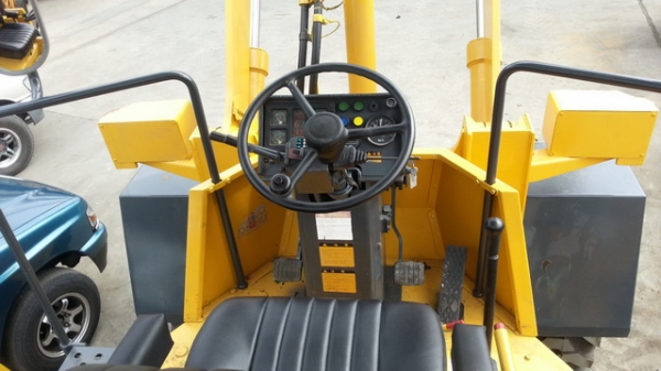 รถตักล้อยาง WA100-1-30175  รถนำเข้าจากญี่ปุ่น  ไม่เคยใช้งานในไทย  3,300 ชั่วโมง  ตรวจเช็คสภาพเสร็จเรียบร้อย พร้อมใช้งานได้ทันที  โทร.081-373-0559