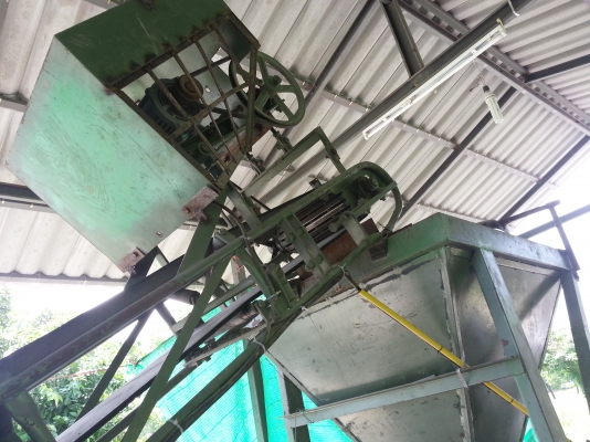 เครื่องอัดอิฐบล้อค  ระบบไฮโดรลิค  บังลี เมืองยะหริ่ง มัดจำมาแล้วค่ะ 10,000 บาท ค่ะ