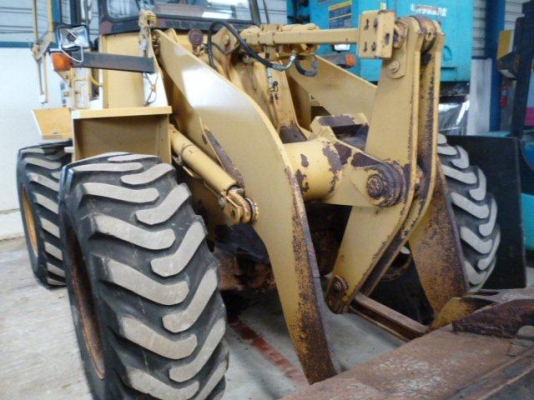 ขายรถตัก Caterpillar  910F รถจอดที่สมุทรปราการ สภาพสวย นำเข้าจากนอก 100\% ไม่มีการใช้งานในไทยแน่นอนค่ะ สนใจติดต่อเจี๊ยบได้เลยค่ะโทร 087-33102548ค่ะ