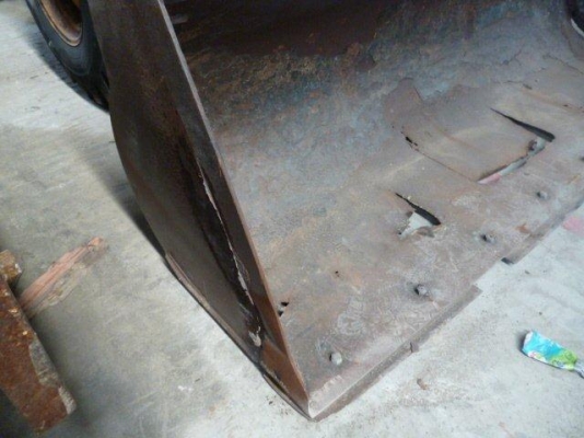 ขายรถตัก Caterpillar  910F รถจอดที่สมุทรปราการ สภาพสวย นำเข้าจากนอก 100\% ไม่มีการใช้งานในไทยแน่นอนค่ะ สนใจติดต่อเจี๊ยบได้เลยค่ะโทร 087-33102548ค่ะ