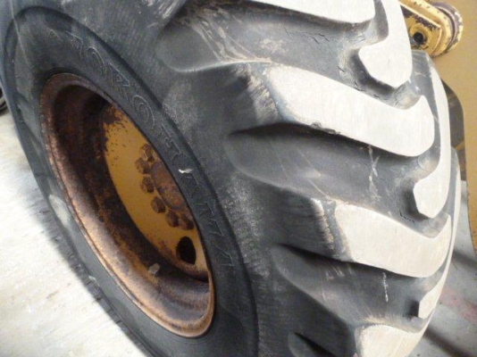 ขายรถตัก Caterpillar  910F รถจอดที่สมุทรปราการ สภาพสวย นำเข้าจากนอก 100\% ไม่มีการใช้งานในไทยแน่นอนค่ะ สนใจติดต่อเจี๊ยบได้เลยค่ะโทร 087-33102548ค่ะ