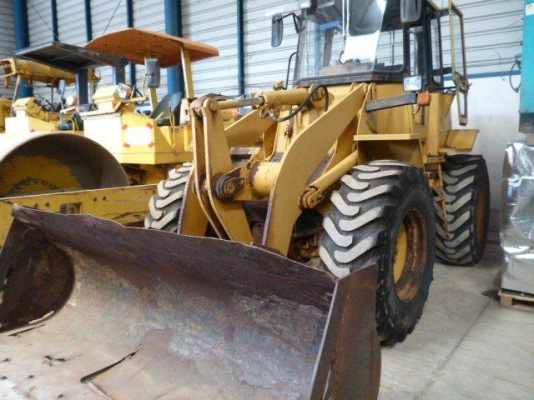 ขายรถตัก Caterpillar  910F รถจอดที่สมุทรปราการ สภาพสวย นำเข้าจากนอก 100\% ไม่มีการใช้งานในไทยแน่นอนค่ะ สนใจติดต่อเจี๊ยบได้เลยค่ะโทร 087-33102548ค่ะ