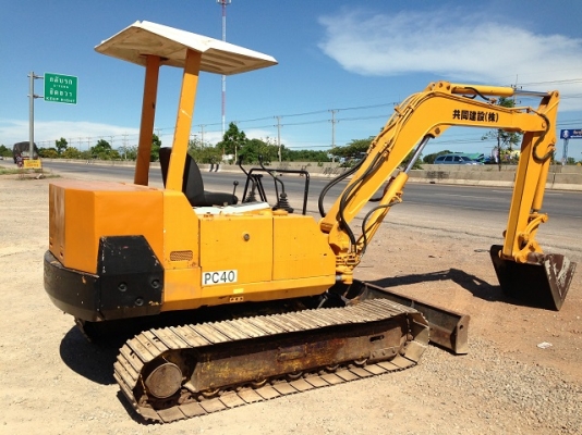 รถแบคโฮ KOMATSU PC40-6