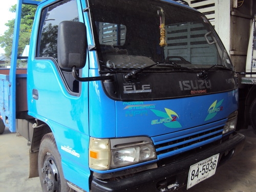 ขาย ISUZU NPR71PY52  130Hpเทอร์โบ รถห้าง6ล้อยาว5เมตรปี2005