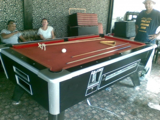 ขายถูก..โต๊ะพลูหยอดเหรียญมือสองสภาพ 80\% พร้อมโป๊ะไฟส่อง