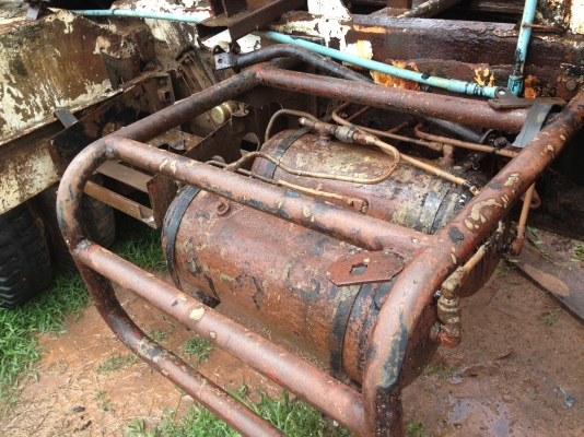 HINO ZM 260 HP EK100 รถโม่ปูน สิบล้อ 2 เพลา ช่วงล่างใหญ่ 2 เพลาแท้ คัชซีสวยมากครับ เครื่องยนต์กับชุดเกียร์ถูกถอดออกแล้วต้องซื้อเพิ่มนะครับ หัวเก๋งสีบางเดิมๆภายในสภาพดีมากสวยครบ ยางสภาพดี 10 เส้นประมาณ 70\% พร้อมใช้งาน เอกสารเล่มทะเบียนครบพร้อมชุดโอน ราคาต่