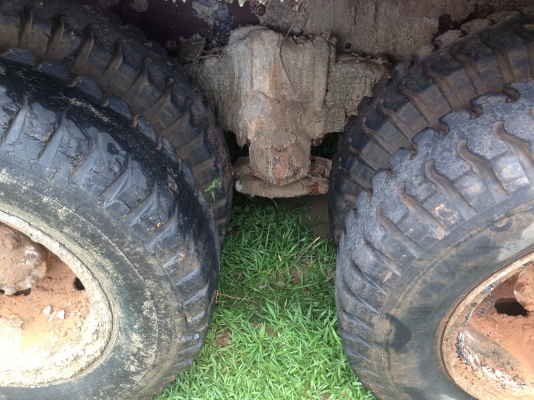 HINO ZM 260 HP EK100 รถโม่ปูน สิบล้อ 2 เพลา ช่วงล่างใหญ่ 2 เพลาแท้ คัชซีสวยมากครับ เครื่องยนต์กับชุดเกียร์ถูกถอดออกแล้วต้องซื้อเพิ่มนะครับ หัวเก๋งสีบางเดิมๆภายในสภาพดีมากสวยครบ ยางสภาพดี 10 เส้นประมาณ 70\% พร้อมใช้งาน เอกสารเล่มทะเบียนครบพร้อมชุดโอน ราคาต่