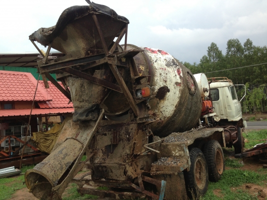 HINO ZM 260 HP EK100 รถโม่ปูน สิบล้อ 2 เพลา ช่วงล่างใหญ่ 2 เพลาแท้ คัชซีสวยมากครับ เครื่องยนต์กับชุดเกียร์ถูกถอดออกแล้วต้องซื้อเพิ่มนะครับ หัวเก๋งสีบางเดิมๆภายในสภาพดีมากสวยครบ ยางสภาพดี 10 เส้นประมาณ 70\% พร้อมใช้งาน เอกสารเล่มทะเบียนครบพร้อมชุดโอน ราคาต่