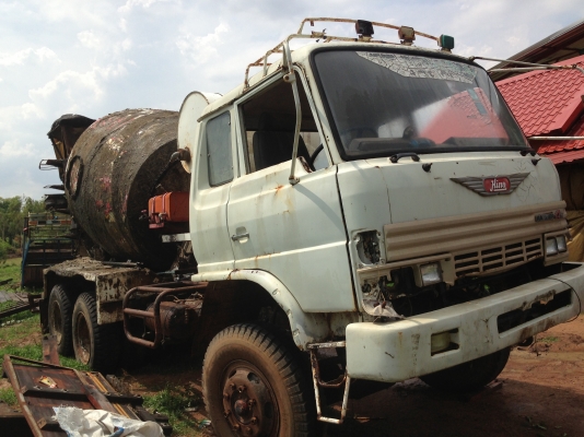 HINO ZM 260 HP EK100 รถโม่ปูน สิบล้อ 2 เพลา ช่วงล่างใหญ่ 2 เพลาแท้ คัชซีสวยมากครับ เครื่องยนต์กับชุดเกียร์ถูกถอดออกแล้วต้องซื้อเพิ่มนะครับ หัวเก๋งสีบางเดิมๆภายในสภาพดีมากสวยครบ ยางสภาพดี 10 เส้นประมาณ 70\% พร้อมใช้งาน เอกสารเล่มทะเบียนครบพร้อมชุดโอน ราคาต่