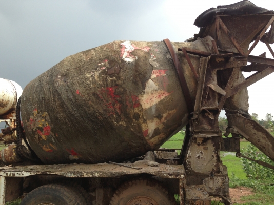 HINO ZM 260 HP EK100 รถโม่ปูน สิบล้อ 2 เพลา ช่วงล่างใหญ่ 2 เพลาแท้ คัชซีสวยมากครับ เครื่องยนต์กับชุดเกียร์ถูกถอดออกแล้วต้องซื้อเพิ่มนะครับ หัวเก๋งสีบางเดิมๆภายในสภาพดีมากสวยครบ ยางสภาพดี 10 เส้นประมาณ 70\% พร้อมใช้งาน เอกสารเล่มทะเบียนครบพร้อมชุดโอน ราคาต่