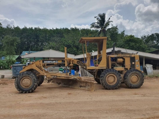 ขาย 1,380,000 รถเกรด Catterpillar ขาย 1,380,000 รถเกรด Catterpillar
