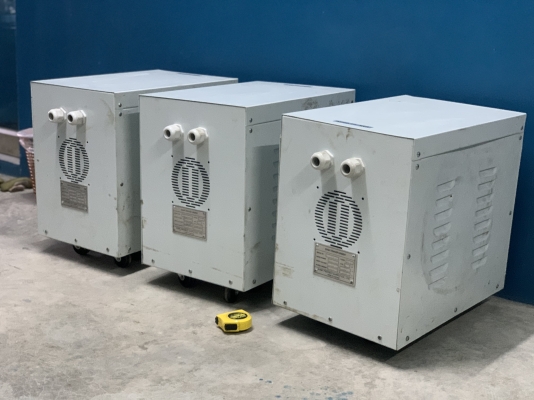 ขายหม้อแปลงไฟฟ้า Step Down คุมเครื่องจักรเก่าญี่ปุ่น 10KVA ไฟเข้า 400/380V ไฟออก 200220V ***ของใหม่ไม่เคยใช้งาน *** ตัวใหญ่ พร้อมใช้งาน มี 3ตู้ครับ