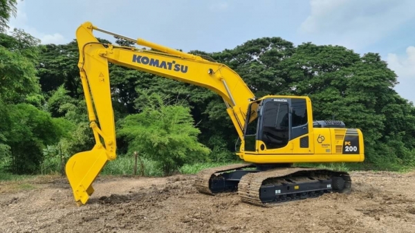 ขาย 2,350,000 บาท Komatsu PC200-8MO