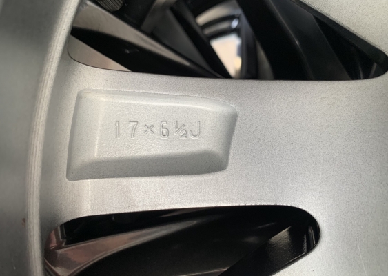 ล้อแม็ก 5รู114 Toyota (Made in Japan) ขอบ 17 เทาหน้าเงา พร้อมยางใหม่ 215-55-17 Yokohama ปี 20 สวยๆ ล้อแม็ก 5รู114 Toyota (Made in Japan) ขอบ 17 เทาหน้าเงา พร้อมยางใหม่ 215-55-17 Yokohama ปี 20 สวยๆ