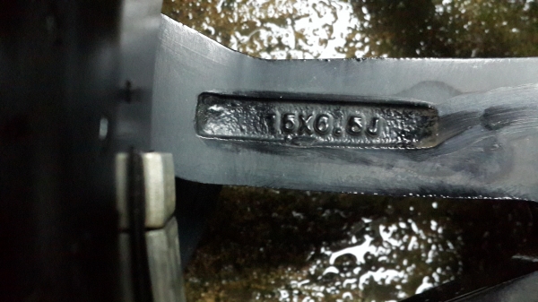 แม๊กพร้อมยางขอบ15  (ด่วนเลย  7300 )