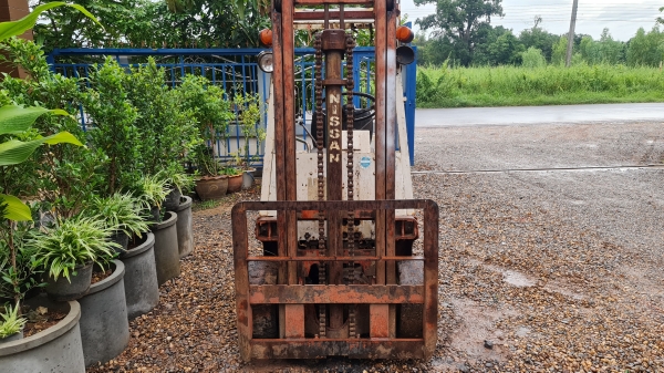 ขายตามสภาพ รถฟอร์คลิฟต์ NISSAN 1.5 ตัน ไม่มีเครื่อง ยางตัน ราคาต่อรองได้ครับ