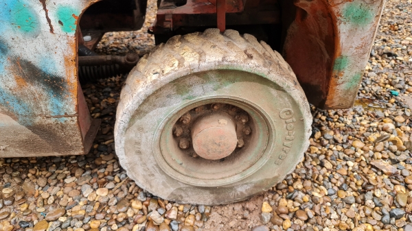 ขายตามสภาพ รถฟอร์คลิฟต์ NISSAN 1.5 ตัน ไม่มีเครื่อง ยางตัน ราคาต่อรองได้ครับ