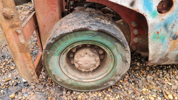 ขายตามสภาพ รถฟอร์คลิฟต์ NISSAN 1.5 ตัน ไม่มีเครื่อง ยางตัน ราคาต่อรองได้ครับ