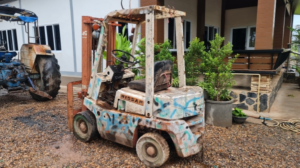 ขายตามสภาพ รถฟอร์คลิฟต์ NISSAN 1.5 ตัน ไม่มีเครื่อง ยางตัน ราคาต่อรองได้ครับ