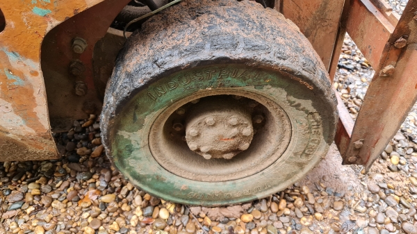 ขายตามสภาพ รถฟอร์คลิฟต์ NISSAN 1.5 ตัน ไม่มีเครื่อง ยางตัน ราคาต่อรองได้ครับ