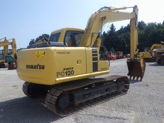 ขายรถขุดนำเข้าญี่ปุ่น komatsu pc 120-6eo สนใจติดต่อ 0923309229 อี๊ด