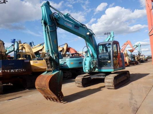 ขายรถขุดนำเข้าญี่ปุ่น kobelco sk135 yv06 รุ่น8 สนใจติดต่อ 0923309229 อี๊ด