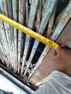 ประตูเหล็ก 4 บานมีผุตามสภาพ