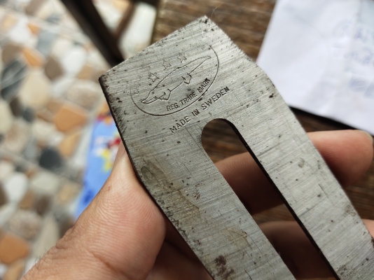 ขายใบกบตราจระเข้สามดาว1 3/4" Made in Sweden. ขายใบกบตราจระเข้สามดาว1 3/4" Made in Sweden.
