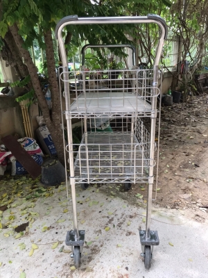 ชั้นวางสแตนเลส ขนาด 49x92x110 ซม.มีชั้นวาง 2 ชั้น ลูกล้อ 4 ล้อ ชั้นวางปรับระดับสูงต่ำได้ สภาพสวย ราค