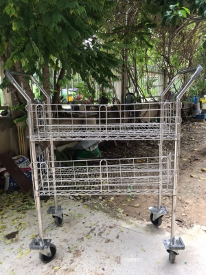 ชั้นวางสแตนเลส ขนาด 49x92x110 ซม.มีชั้นวาง 2 ชั้น ลูกล้อ 4 ล้อ ชั้นวางปรับระดับสูงต่ำได้ สภาพสวย ราค
